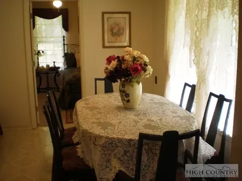 235 Howell Rd, Lansing, NC 28643 photo 8