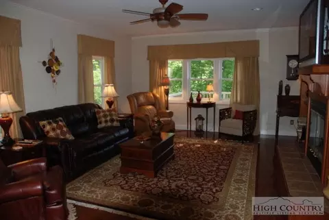 183 Alumni Dr, Boone, NC 28607 photo 2