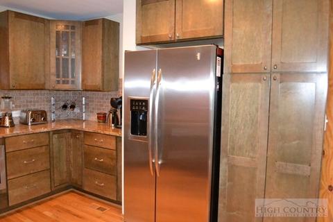 206 Overlook Dr, Deep Gap, NC 28618 photo 4