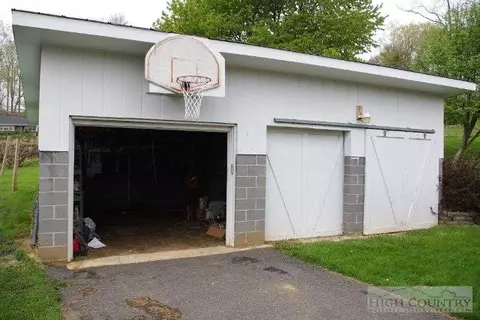153 Wiley St, Jefferson, NC 28640 photo 9