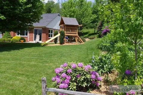 153 Wiley St, Jefferson, NC 28640 photo 4