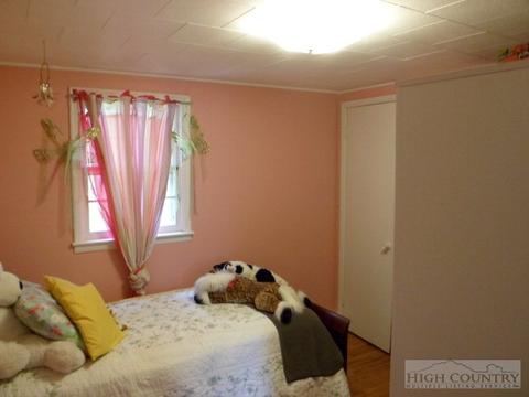 936 Queen St, Boone, NC 28607 photo 9