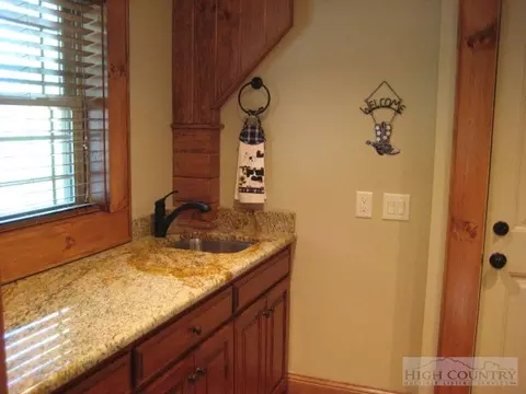 459 Glen View Rd, Boone, NC 28607 photo 4