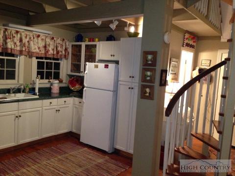 9044 Elk Creek Rd, Deep Gap, NC 28618 photo 12