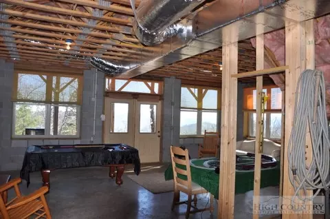 235 Sugar Leaf Ln, Purlear, NC 28665 photo 9