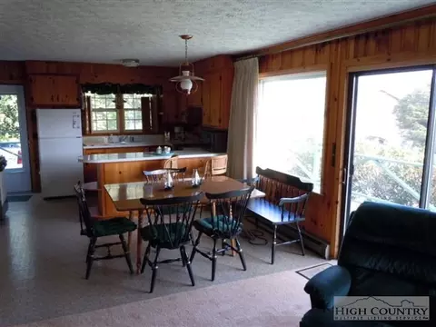 464 High Peak Dr, Blowing Rock, NC 28605 photo 3