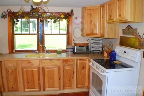 488 Mount Zion Ln, Deep Gap, NC 28618 photo 17