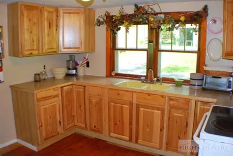 488 Mount Zion Ln, Deep Gap, NC 28618 photo 13