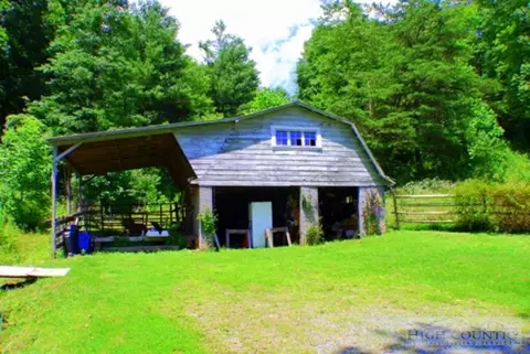 488 Mount Zion Ln, Deep Gap, NC 28618 photo 4