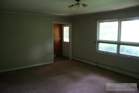 228 Hampton Dr, Boone, NC 28607 photo 3