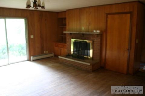 228 Hampton Dr, Boone, NC 28607 photo 5