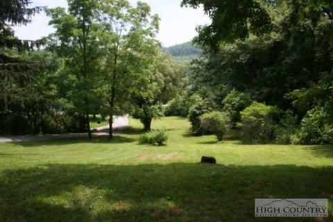 228 Hampton Dr, Boone, NC 28607 photo 2