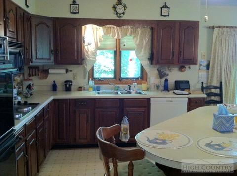 182 Forestridge Dr, Boone, NC 28607 photo 9
