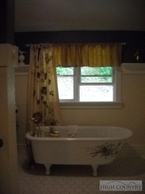 225 Joe Hampton Rd, Lansing, NC 28643 photo 3