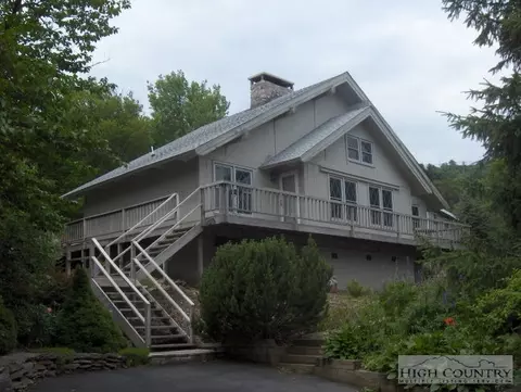 128 Skiway Cir, Beech Mountain, NC 28604 photo 1