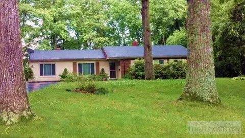 245 Crest Dr, Boone, NC 28607 photo 2
