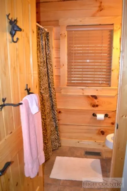 109 Ellies Trl, Deep Gap, NC 28618 photo 4