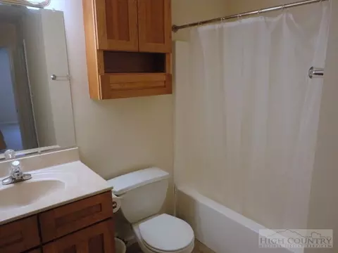 3449 Wildcat Rd, Deep Gap, NC 28618 photo 5