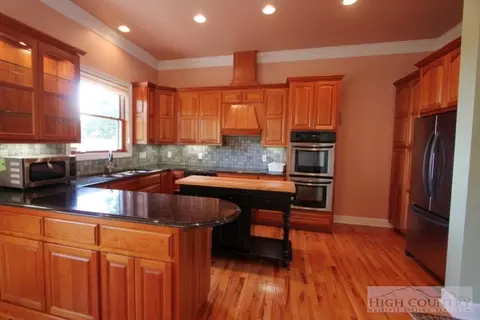 331 Greystone Dr, Boone, NC 28607 photo 4
