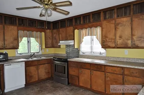 210 Rocky Point Acres Rd, Deep Gap, NC 28618 photo 17