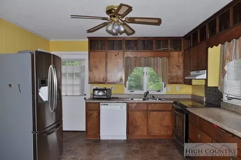 210 Rocky Point Acres Rd, Deep Gap, NC 28618 photo 7