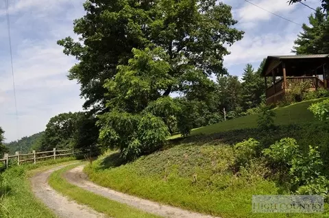 520 Hickory Knl, Deep Gap, NC 28618 photo 2