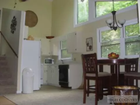 208 Saddle Ln, Deep Gap, NC 28618 photo 1