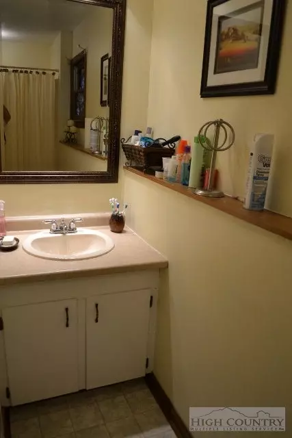 208 Saddle Ln, Deep Gap, NC 28618 photo 7