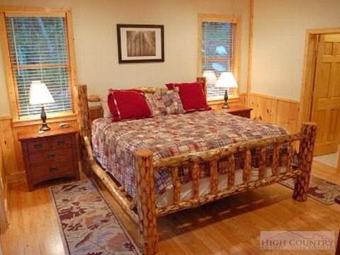 1015 Devils Lake Dr, Seven Devils, NC 28604 photo 4