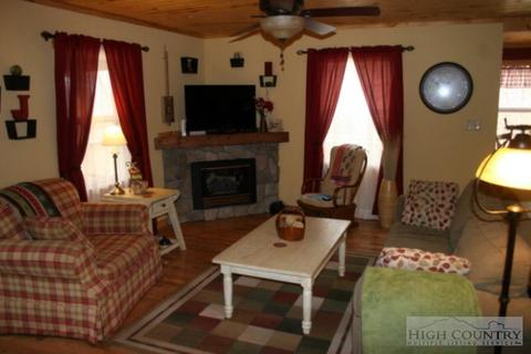860 Benjamin Dr, Boone, NC 28607 photo 2