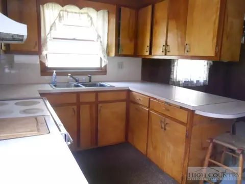 2378 Smithey Rd, Crumpler, NC 28617 photo 5