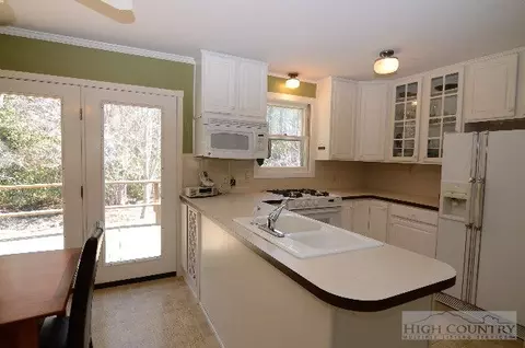 407 Old Hampton Rd, Boone, NC 28607 photo 14