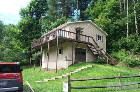 225 Tarleton Cir, Boone, NC 28607 photo 2