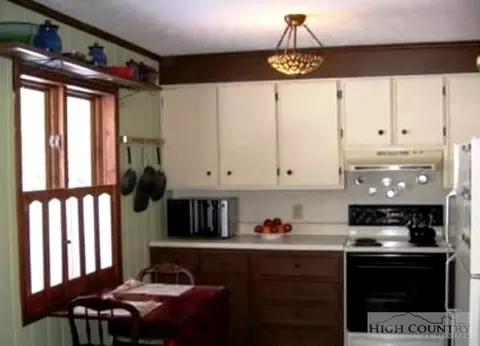 225 Tarleton Cir, Boone, NC 28607 photo 13