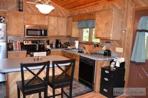 180 Twisting Trl, Deep Gap, NC 28618 photo 11