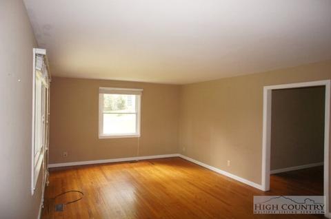 136 Crest Dr, Boone, NC 28607 photo 6