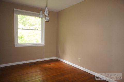136 Crest Dr, Boone, NC 28607 photo 3