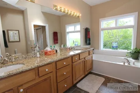 1047 Algonquin Dr, Boone, NC 28607 photo 6