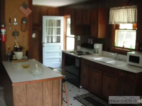512 Rainbow Mountain Rd, Boone, NC 28607 photo 2