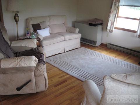 714 Bear Run Rd, Lansing, NC 28643 photo 2