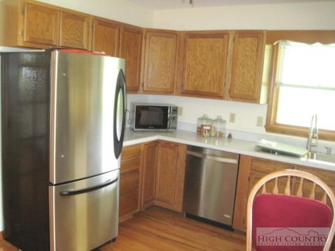 714 Bear Run Rd, Lansing, NC 28643 photo 7