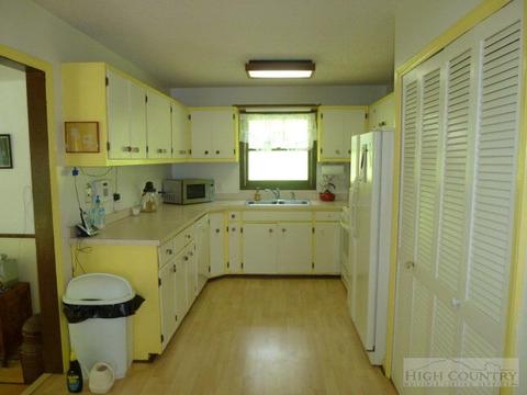 255 Bear Trl, Boone, NC 28607 photo 5