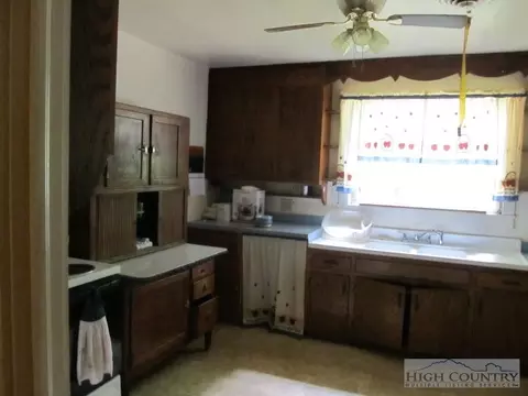 413 Peak Rd, Creston, NC 28615 photo 15