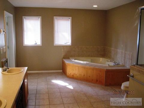 153 Alpine Ct, Boone, NC 28607 photo 5