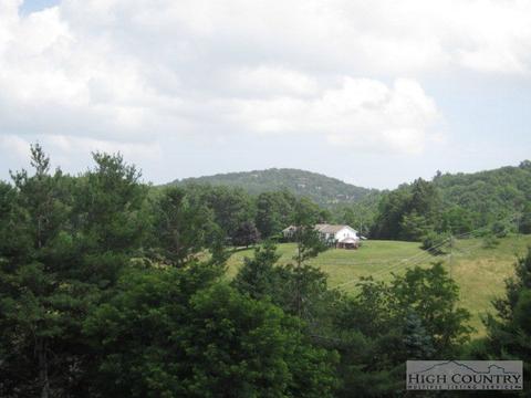 141 Slopes Ct, Blowing Rock, NC 28605 photo 3