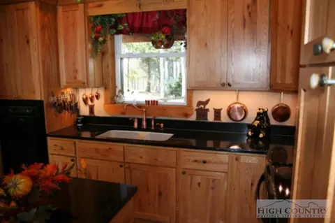 931 Skiview, Seven Devils, NC 28604 photo 3