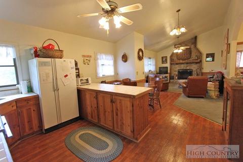 490 Willow Mountain Dr, Vilas, NC 28692 photo 3