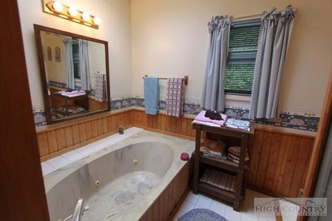 490 Willow Mountain Dr, Vilas, NC 28692 photo 10