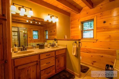 1050 Patton Ridge Rd, Purlear, NC 28665 photo 4