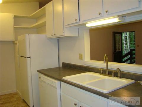 562 Jakes Mountain Rd, Deep Gap, NC 28618 photo 4